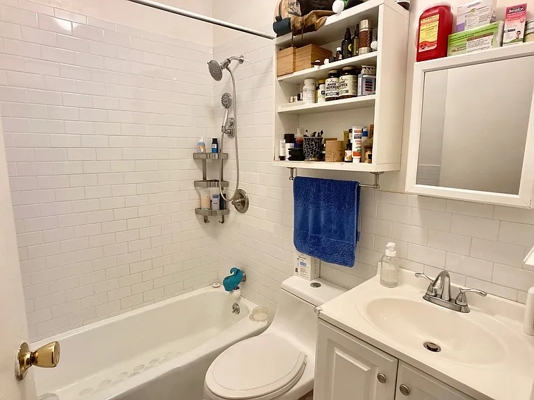 684 De Graw St #1 — Photo 10