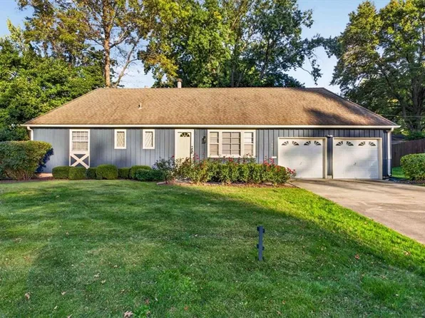 7601 Russell Rd, Prairie Village, KS 66204