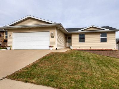 7729 S Westbrook Dr, Dubuque, IA, 52002