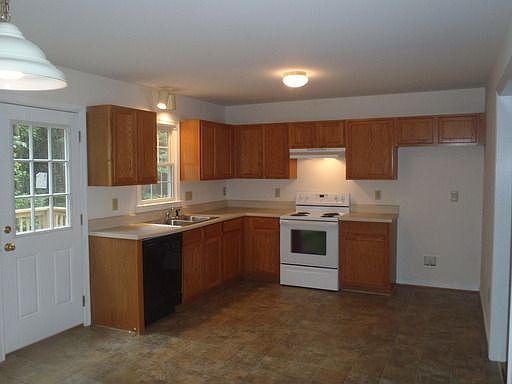 5th image of 8268 Tarragon Dr