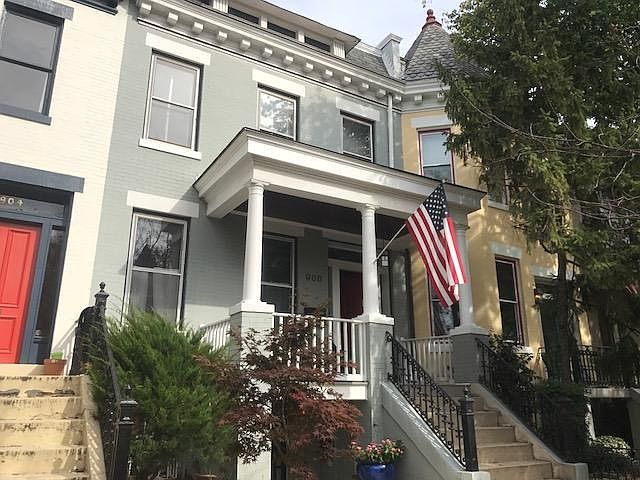 906 Constitution Ave, NE