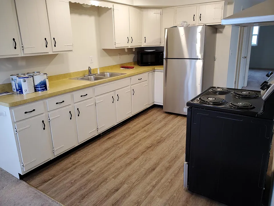 413 Burritt Rd #7