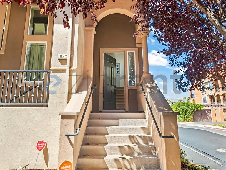 1633 Lee Way — Photo 4