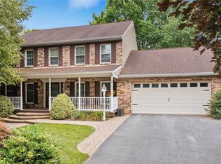 2252 Stonewall Dr, Macungie, PA 18062