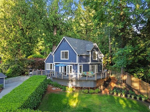 3rd image of 8886 Woodbank Drive NE