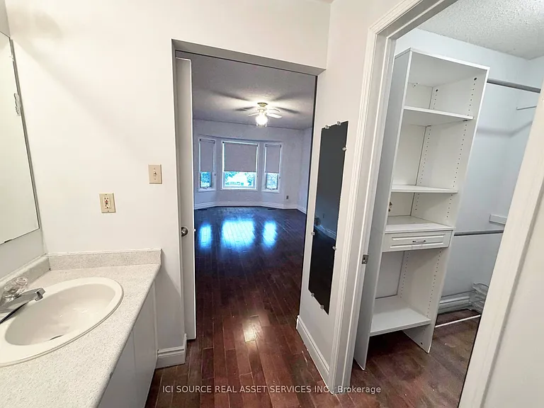 7176 Harding Cres — Photo 11