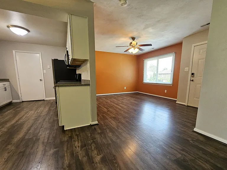 3413 Newport Dr — Photo 6
