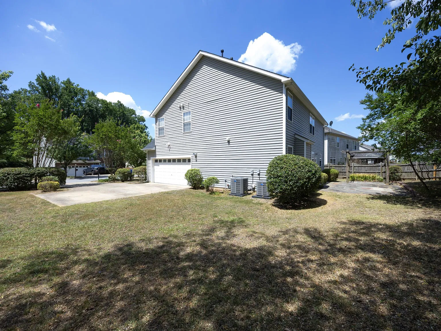 4 bed, 2.5 bath, $2,400 — Photo 3
