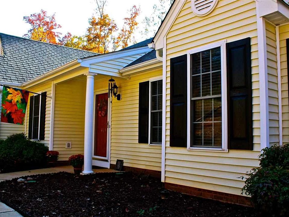1st image of 429 Den Ridge Dr