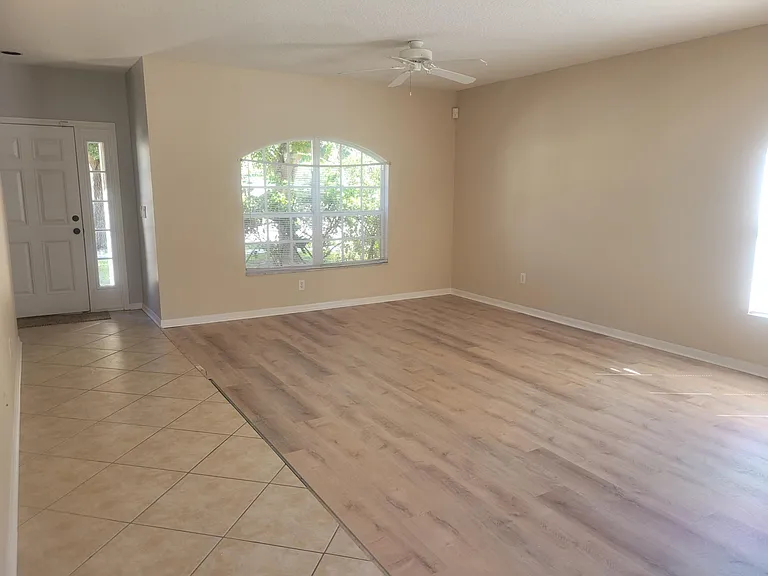 10915 Newbridge Dr — Photo 8