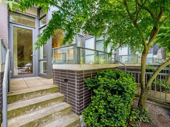13438 Central Ave #103, Surrey, BC V3T 0N2