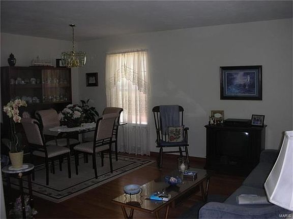 2nd image of 7121 Whaley Pl