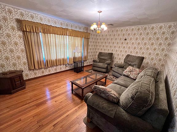 5th image of 208 W 14th St