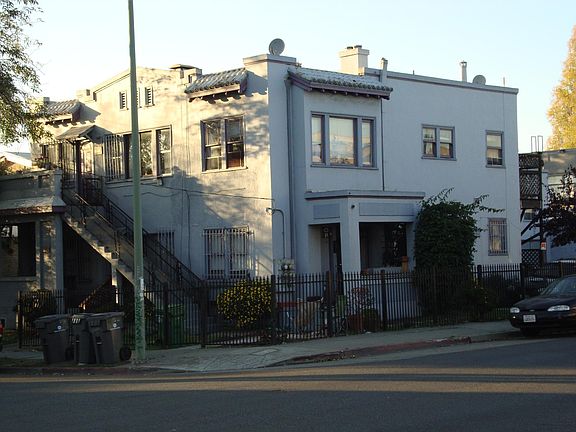 61st St and MLK Jr Way corner view