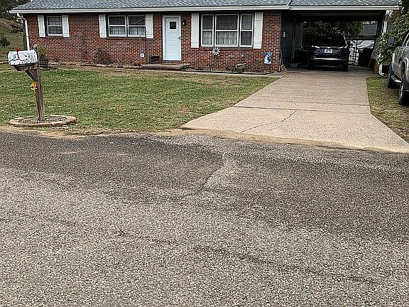 3rd image of 293 Valley Manor Ln