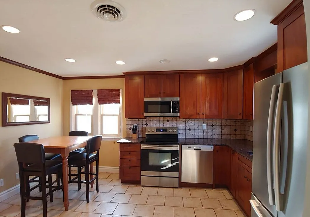1 bed, 738 sqft, $2,300 — Photo 3