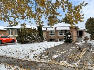 125 Wayne Ave, Toronto, ON M1R1Y8