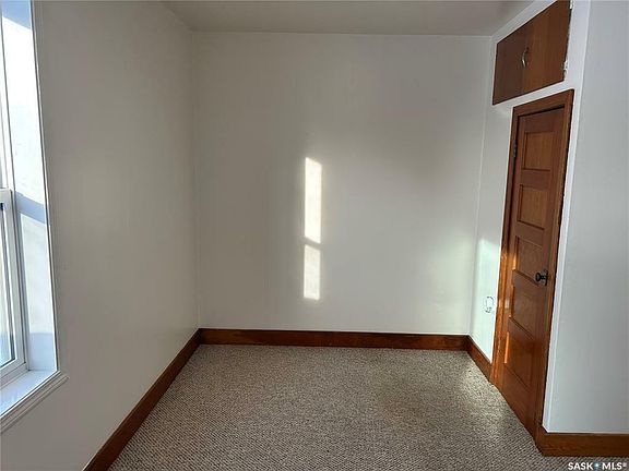 5th image of 905 104th Ave
