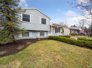 830 Tanager Trl, Howell, MI 48843