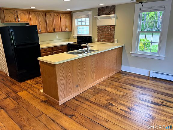 3rd image of 158 Cow Hill Rd APT 1