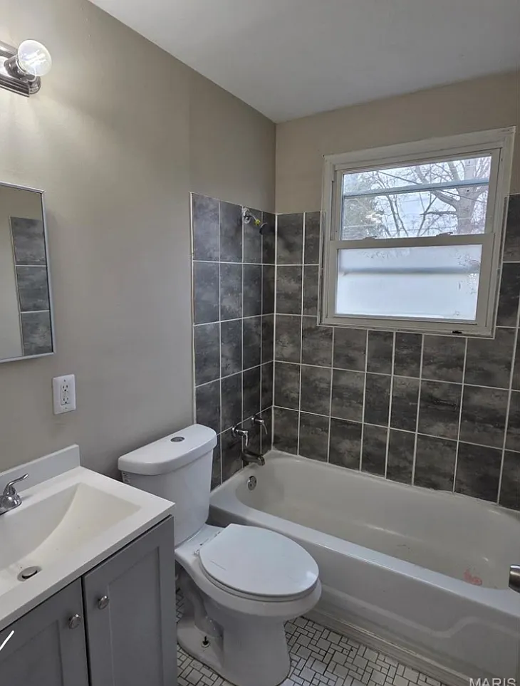945 Edgehill Drive - 1 — Photo 3