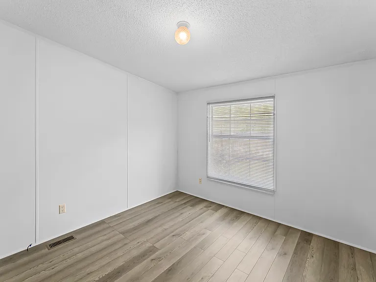 204 Air Park Dr — Photo 8