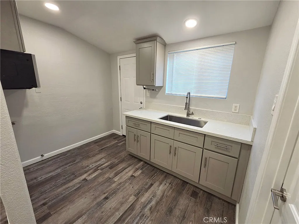 2 bed, 625 sqft, $2,100 — Photo 4