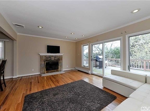3rd image of 438 Peninsula Blvd