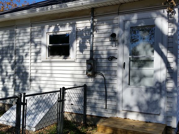 4th image of 815 Elm St