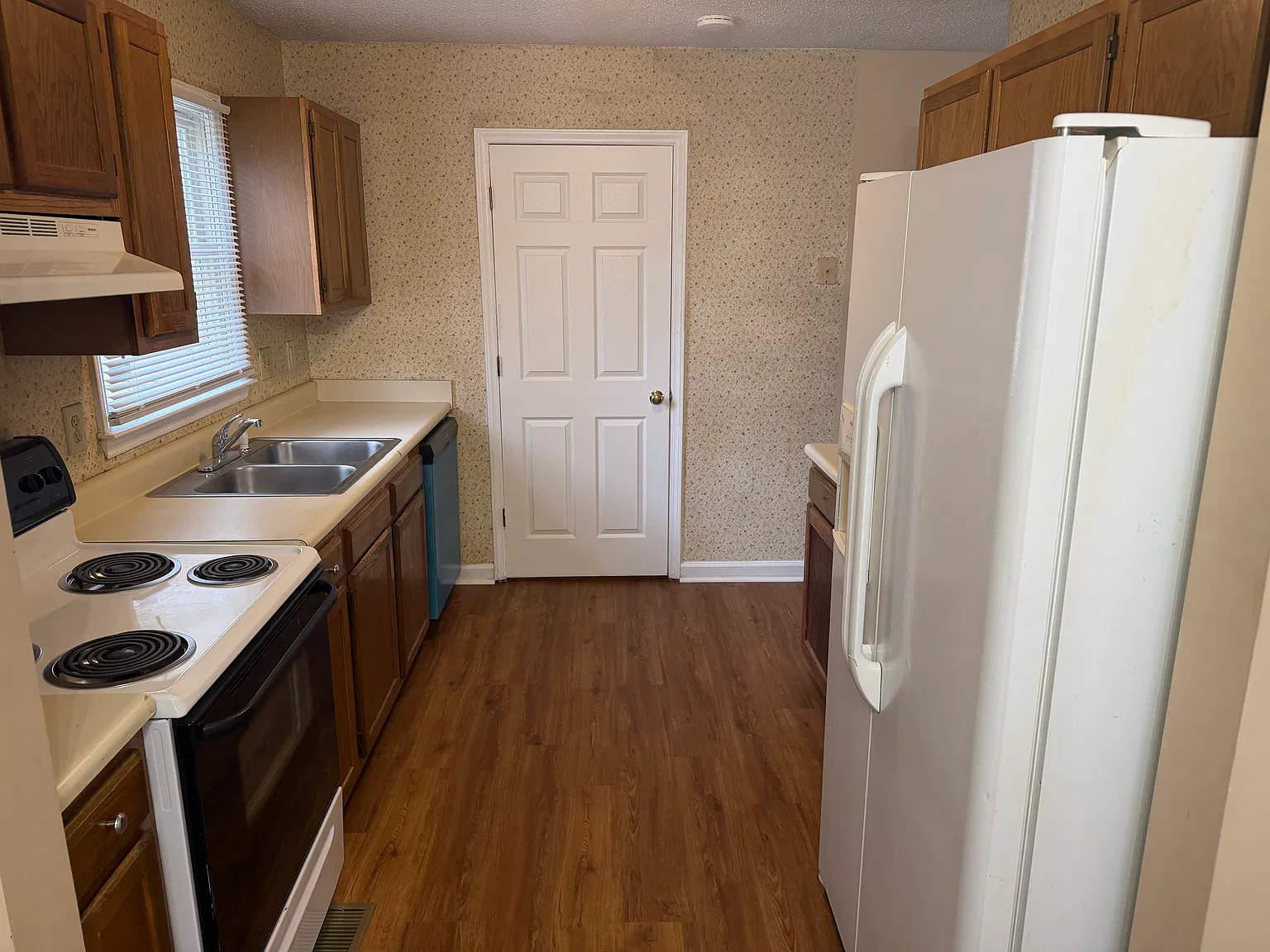 3 bed, 1.5 bath, 1289 sqft, $1,550 — Photo 4
