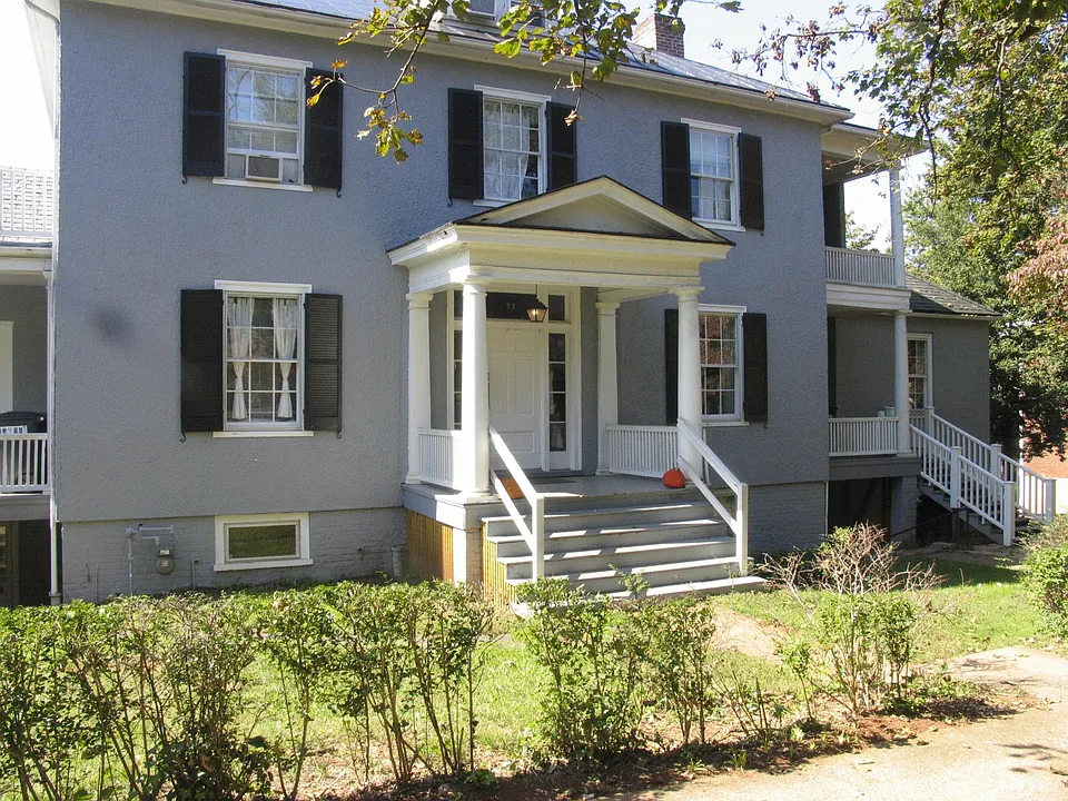 33 University Cir #9