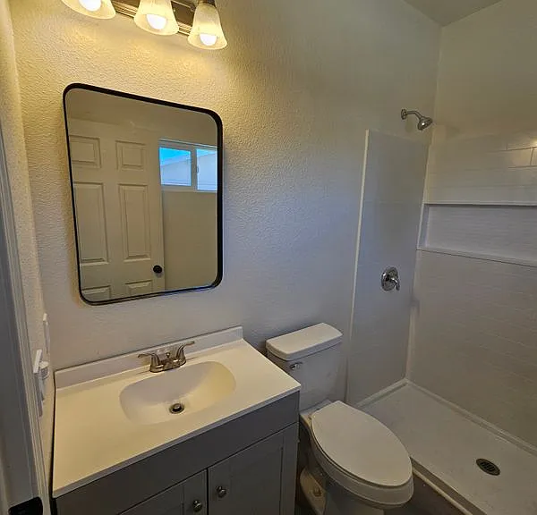 710 E Whittier Ave — Photo 11