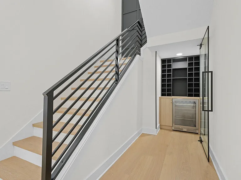 3202 W La Salle St — Photo 44
