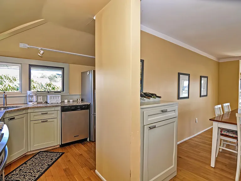 660 Washington St — Photo 12