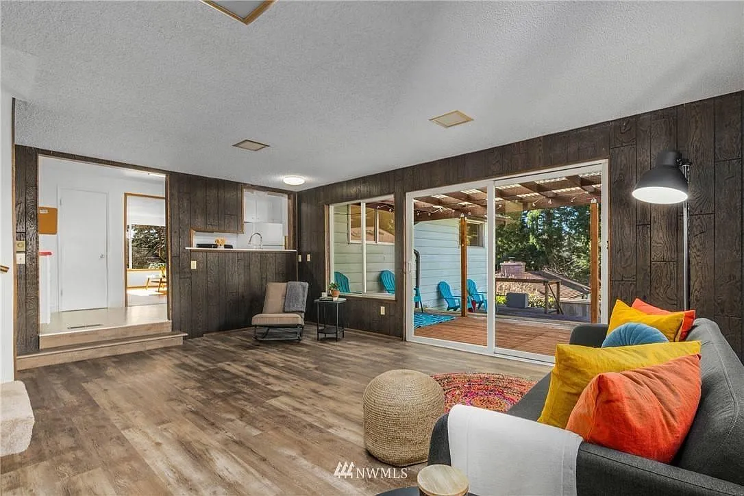8217 208th St SW — Photo 2