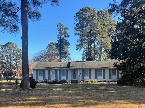 320 Robinhood Rd, Franklin, VA 23851