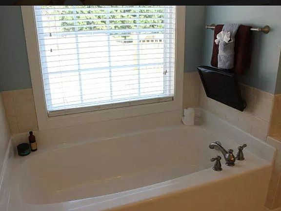 3rd image of 4383 Hickory Creek Ct