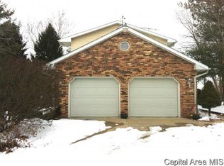 1115 Memory Ln, Springfield, IL 62707