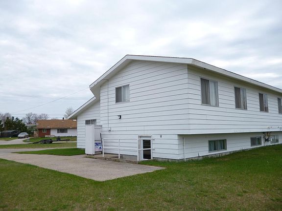 4th image of 8 Sheila Cir