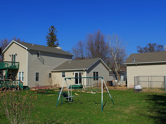 5th image of 105 E Main St