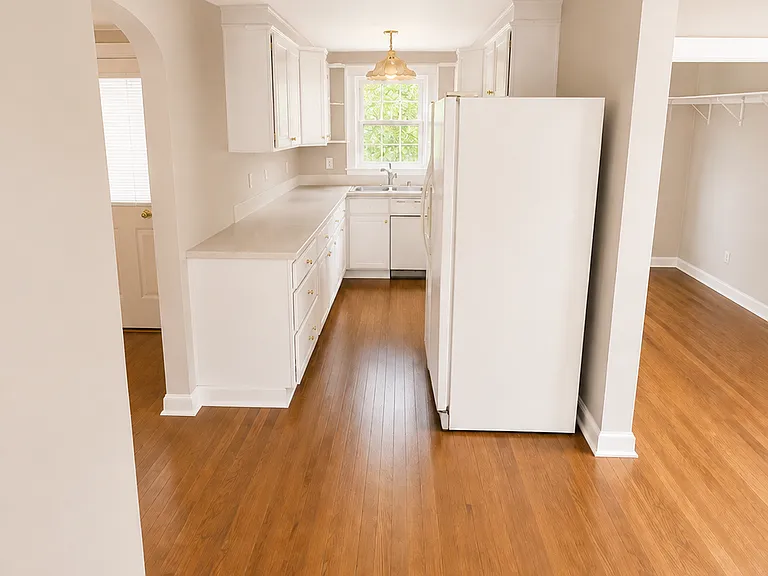 558 Eagle St #2 — Photo 8