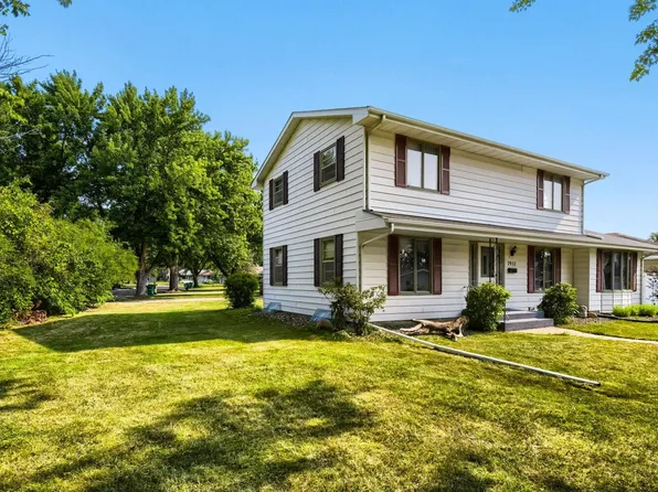 7932 38 1/2 Ave N, New Hope, MN 55427