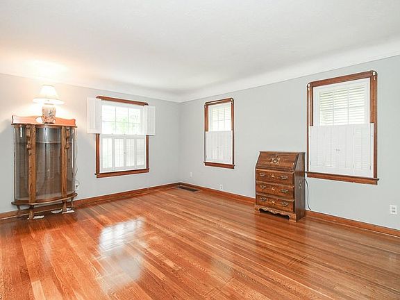 4th image of 5223 Stickney Ave