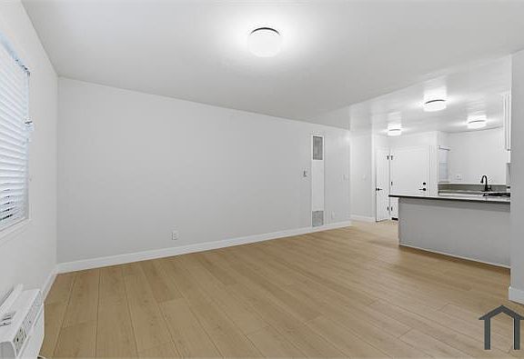2nd image of 1701 S Westmoreland Ave #12