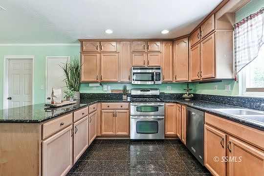 3rd image of 332 Iowa Ct