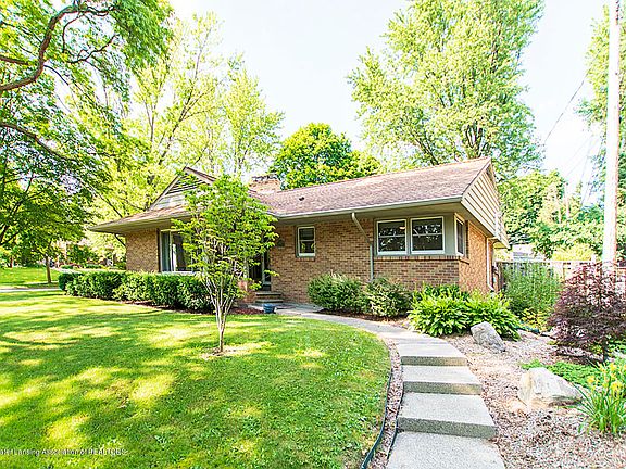 3rd image of 818 Cowley Ave