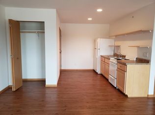 1875 W Pine St APT 214, Baraboo, WI 53913