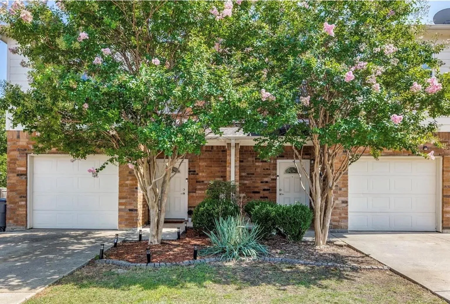 3 bed, 2.5 bath, 1500 sqft, $1,600 — Photo 1