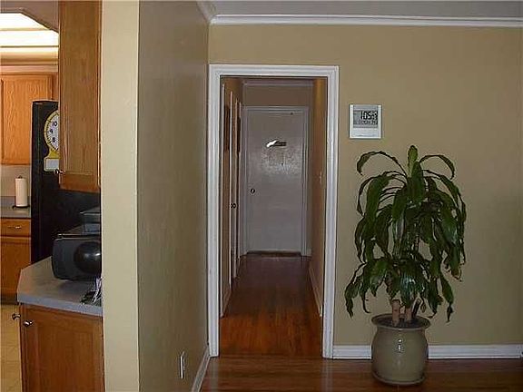 5th image of 610 Woodlawn Ave