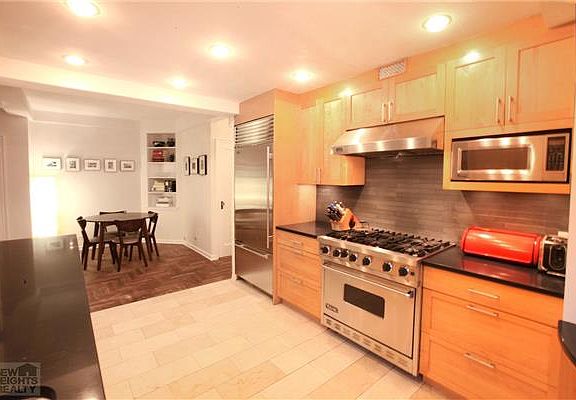 3rd image of 67 Park Ter E APT C24